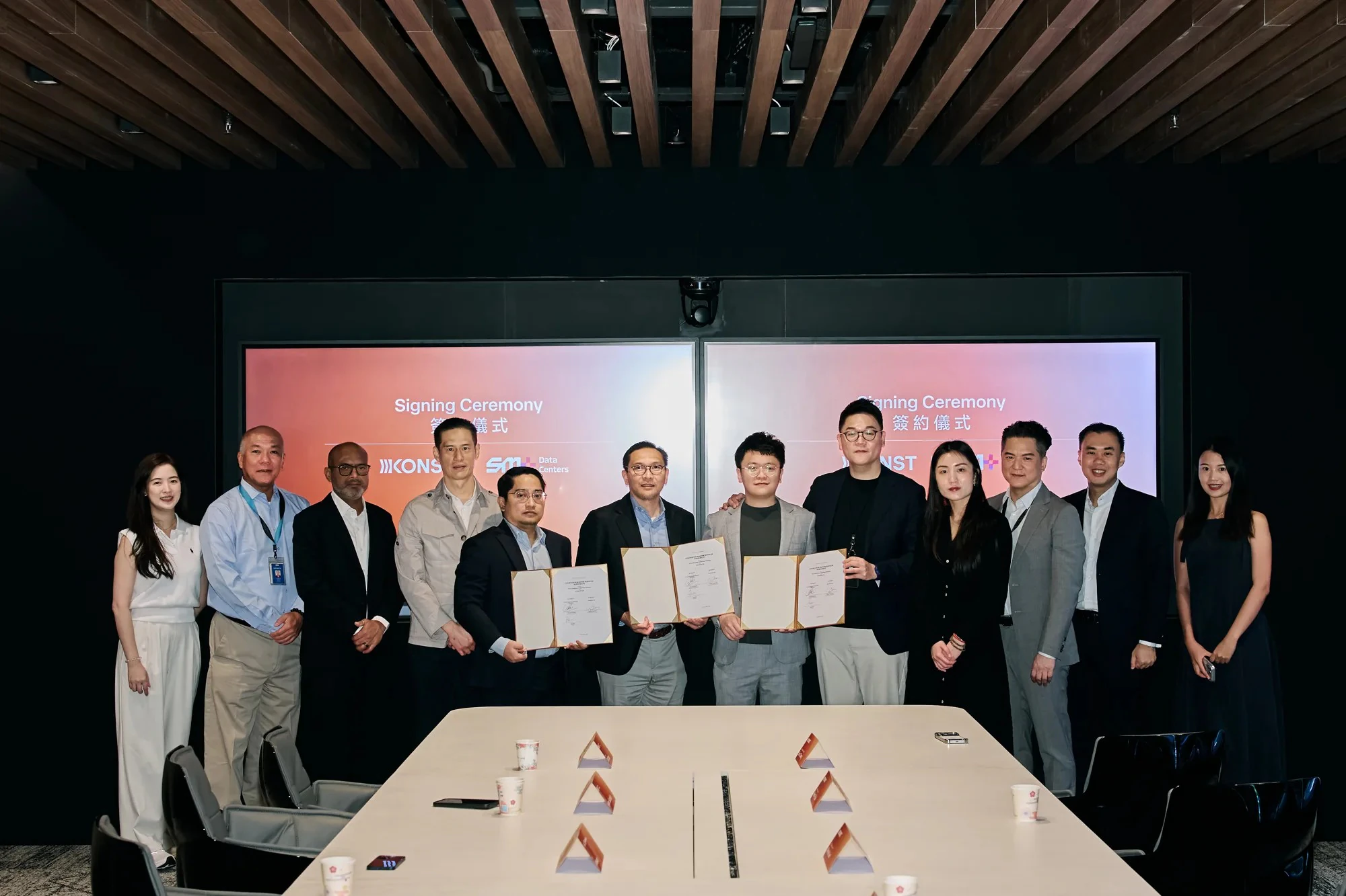 SMX01 data center cooperation agreement signing